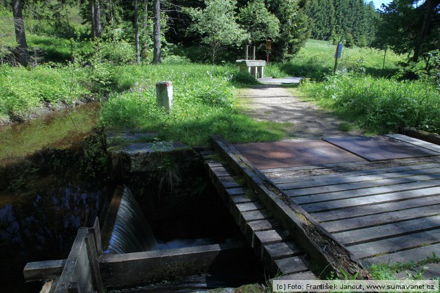 Schwarzenberský kanál na Česko-Rakouské hranici (křížení s potokem Pestřice)
