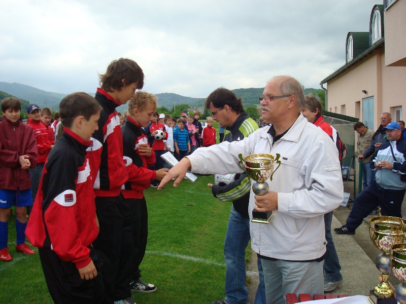 Předání poháru a medailí za 3.místo výběru OFS Klatovy
