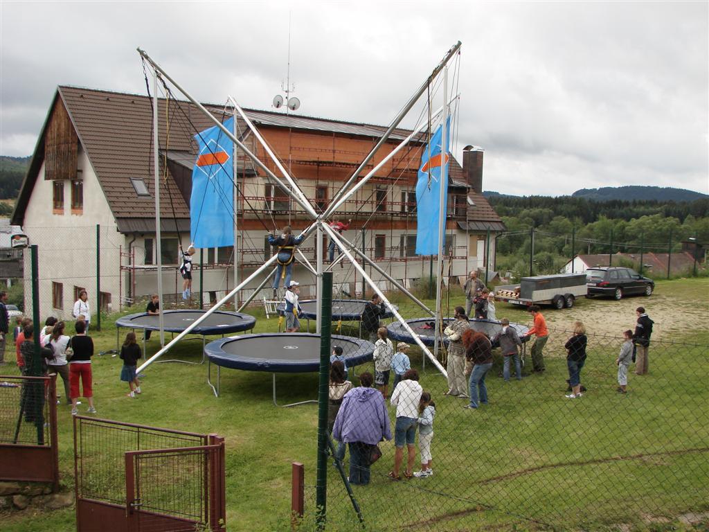 Bunjee trampolíny pod sokolovnou
