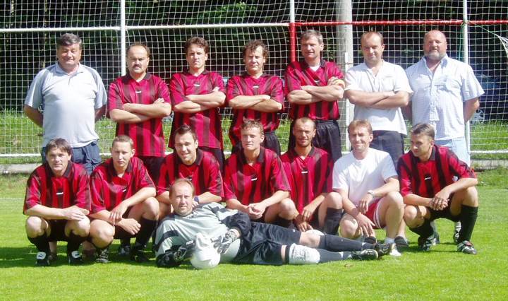 Sokol Veřechov - fotbal,muži - vítěz III.třífy ročníku 2004-05
Horní řada zleva: prezident klubu ing. Hnídek Jaromír, Raška Pavel, Vítovec Josef, Podzimek Josef, kapitán mužstva Želiska Vít, Janda Petr, trenér Dub Václav
Spodní řada zleva: Švarc Josef, Janda Tomáš, Kratochvíl Karel, Šatra Roman, Košnař Stanislav, Král Luboš, Otáhal Vlastimil, brankář Janda Pavel

