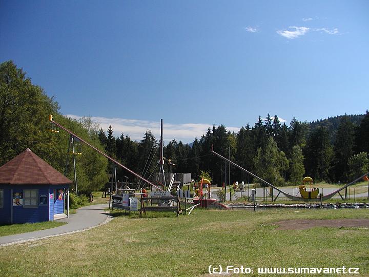 Dětské hřiště u dolní stanice lanovky
