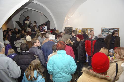 Při otevření betléma byl o něj opravdu velký zájem
Foto: M.Malina, ŠumavaNet.CZ
