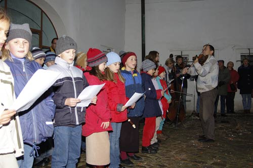 S koledami vystoupil Sušický dětský sbor.
Foto: M.Malina, ŠumavaNet.CZ
