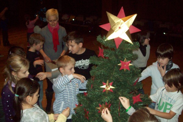 2012.11.30. Zdobení vánočního stromku ŠD
