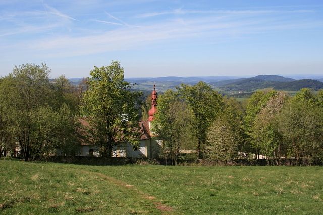 Kostel sv. Vintíře v Dobré Vodě - pohled do krajiny
