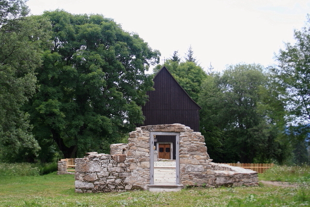 Kaple a kostel na Hůrce
