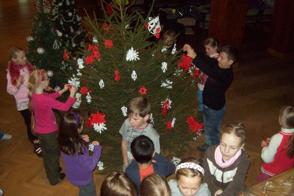 2011.11.28. Zdobení vánočního stromku ŠD
