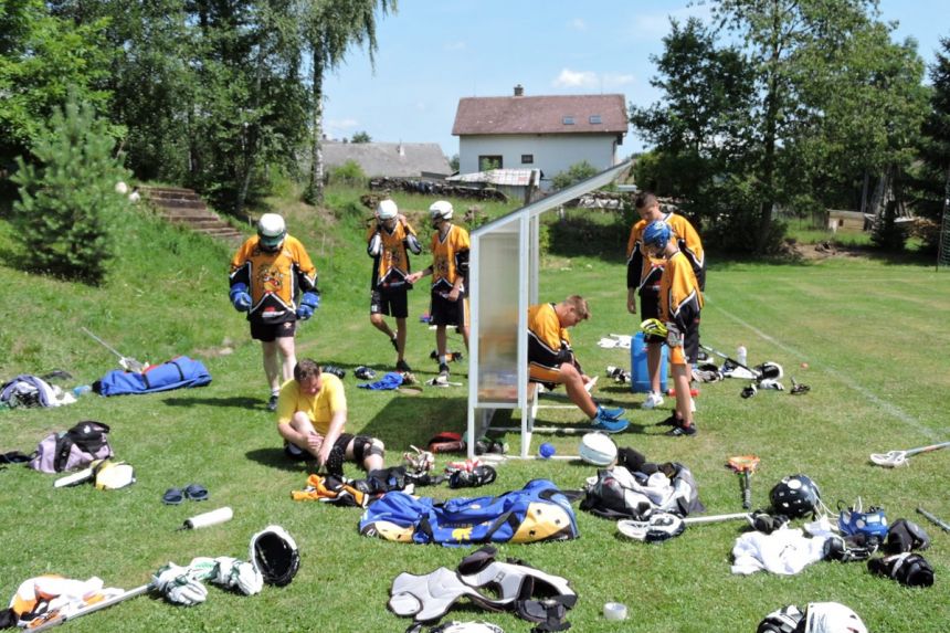 Po zápase v horku a dusnu, které v sobotu panovalo, toho měli hráči opravdu dost
