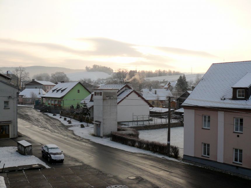 Úterý 25.3. ráno pohled na konzum v Dešenicích
