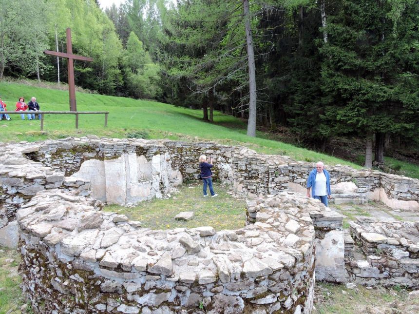 Zbytky kostelíku na Křížkově
