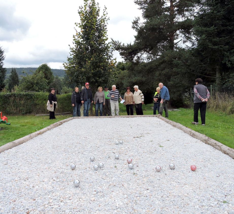 Hřiště na pétanque v Dešenicích u mokřadu
