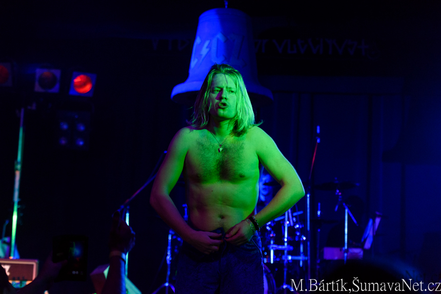 BAR_1_2818329.jpg