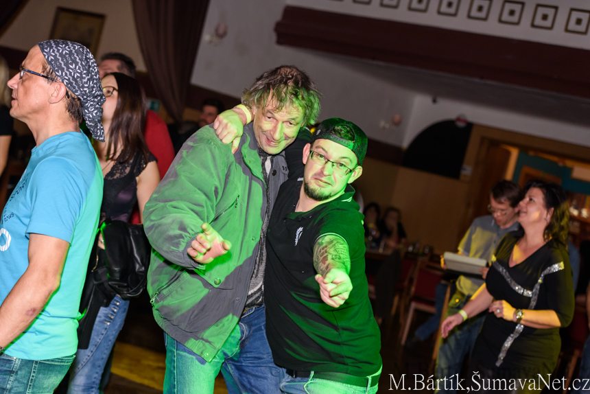 BAR_1_2826329.jpg