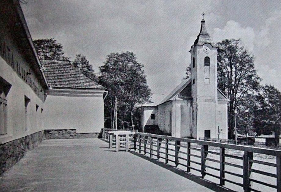 prasily-kostel-po-roce-1930-autor-neznamy.jpg