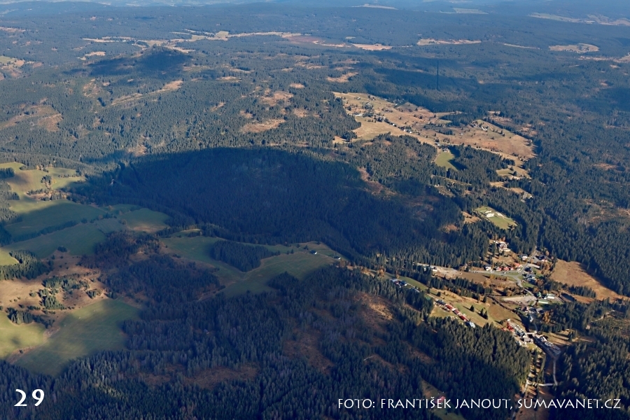 Podzimní Šumava 2021 z ptačí perspektivy 
Klíčová slova: Šumava;letecké pohledy;