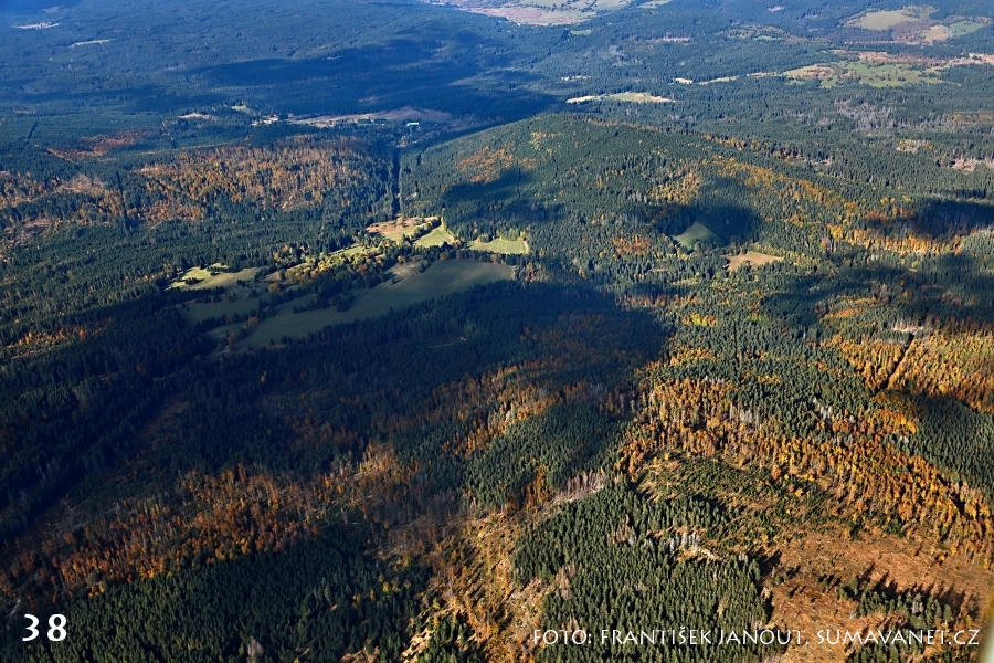 Podzimní Šumava 2021 z ptačí perspektivy 
Klíčová slova: Šumava;letecké pohledy;