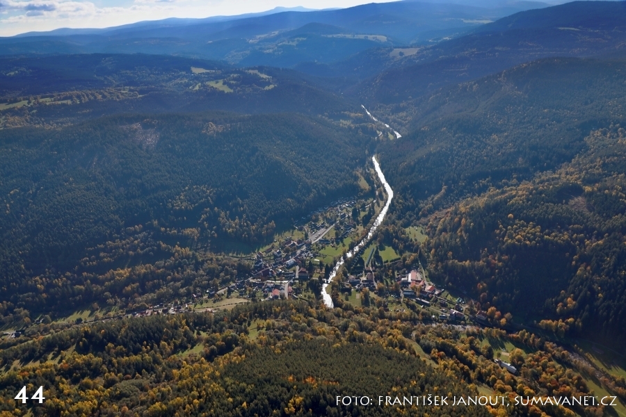 Podzimní Šumava 2021 z ptačí perspektivy 
Klíčová slova: Šumava;letecké pohledy;